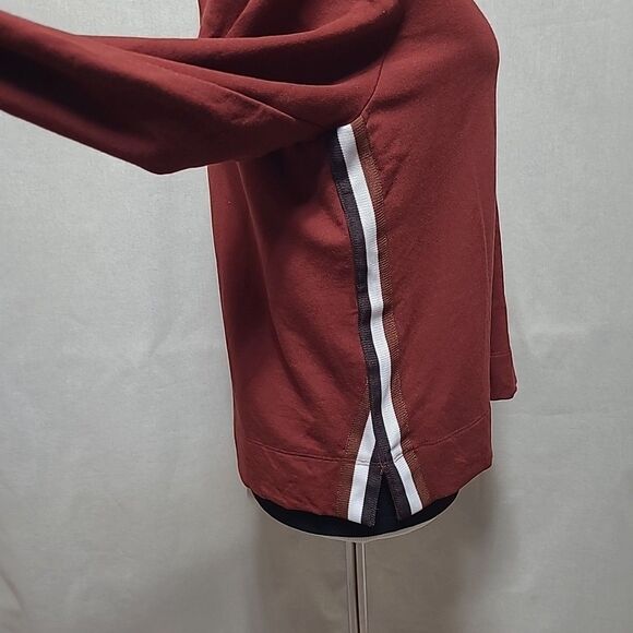 Evereve Taylor Stripe Trim Crew Neck Sweatshirt Women’s Size Medium Maroon Red - Picture 5 of 11